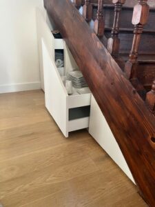 Tiroirs sous escalier
